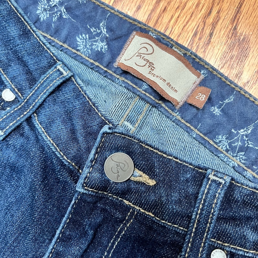 Paige Hollywood Hills size 28. Inseam 33”.